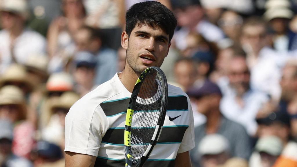 Carlos Alcaraz celebra llevarse un juego en su partido ante Jaume Munar.
