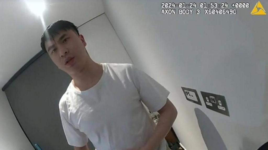 Una captura de pantalla de una cámara corporal muestra a Zhenhao Zou siendo arrestado en enero de 2024.