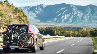 ⁠Si viajas en coche este verano, toma nota: esta es la mejor hora para evitar atascos y calor extremo