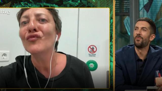 La llamada de Eva Hache a 'La Revuelta' desde el baño de un AVE.