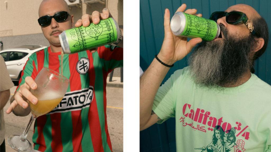 Lorenzo Soria y Manuel Chaparro, integrantes del grupo Califato 3/4 con su nueva IPA.