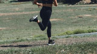 La carrera no es la mejor aliada para desarrollar esta musculatura.