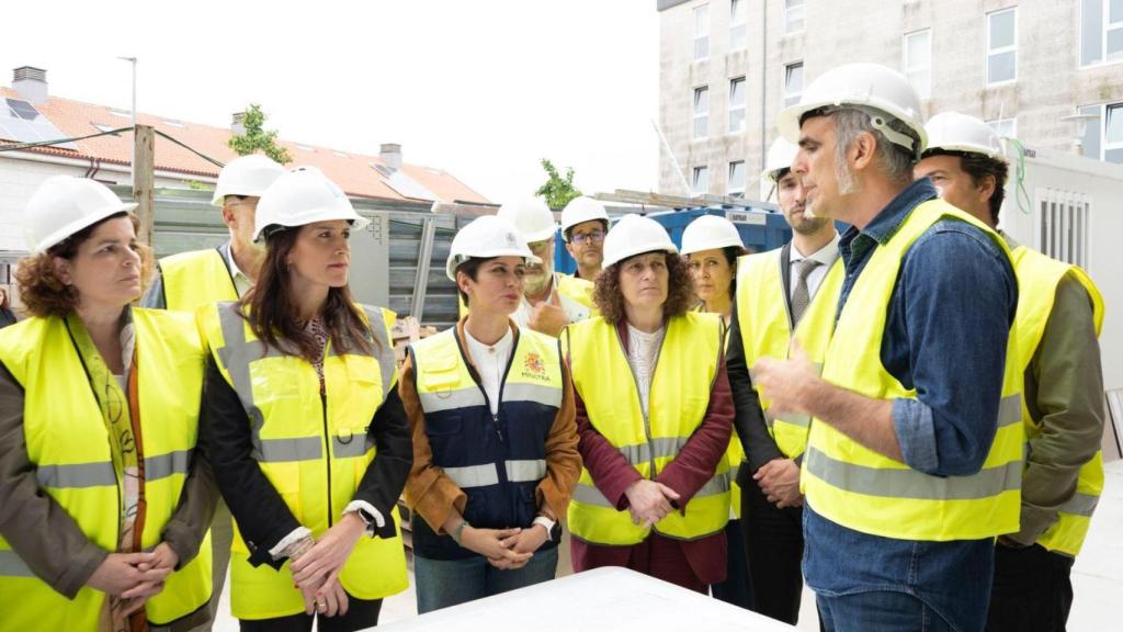Visita de la ministra de Vivienda a la promoción de viviendas públicas de O Castiñeiriño.