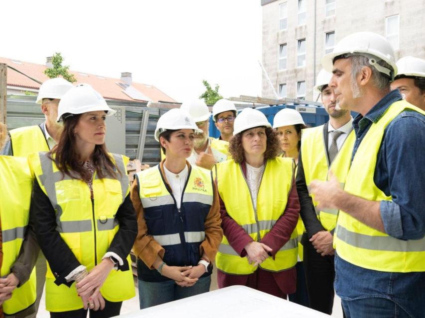 Visita de la ministra de Vivienda a una promoción de viviendas públicas de O Castiñeiriño.
