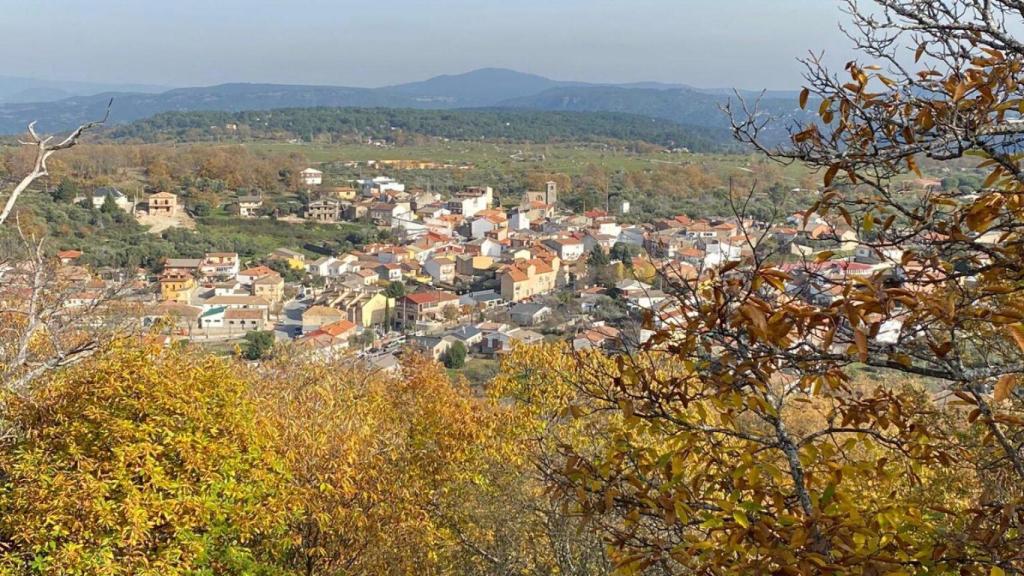La cadena de hamburguesas viral que abre en un pueblo de Madrid de 600 habitantes: sus 'smash' se agotan en horas