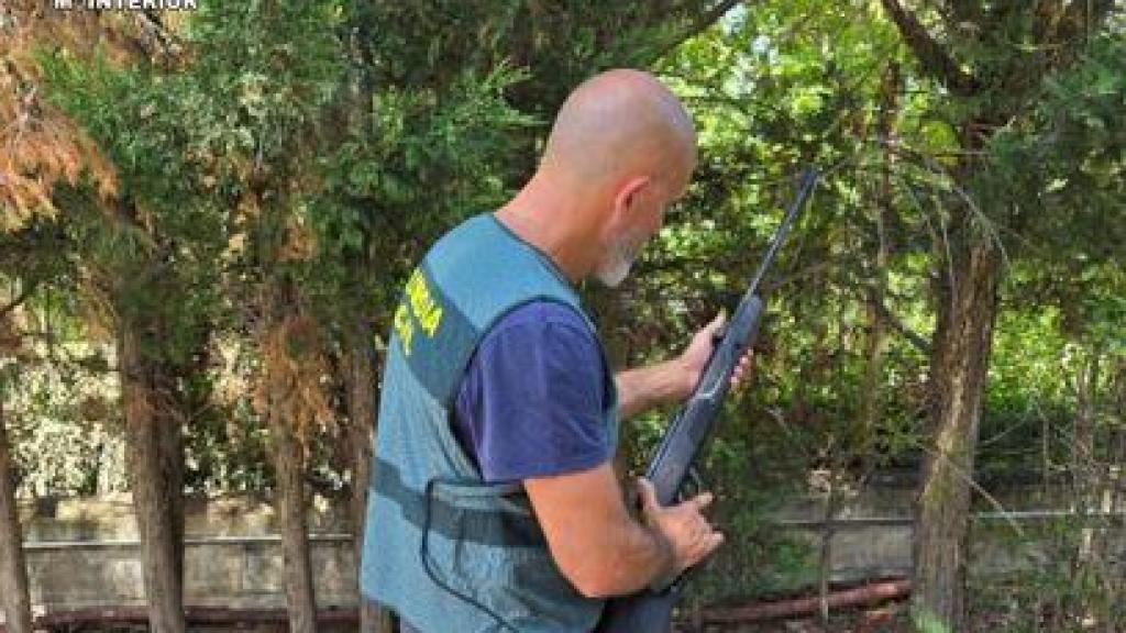 La Guardia Civil investiga a una persona por causar la muerte de un perro con un arma de aire comprimido