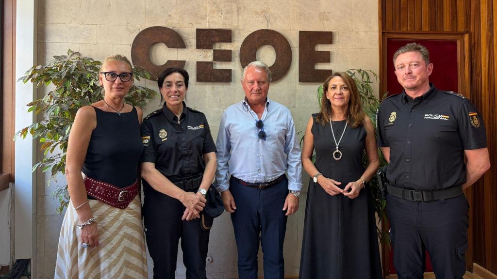 Reunión de los representantes de los Empresarios de Apartamentos Turísticos de Valladolid y Policía Nacional