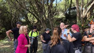 Visita de la consejera de Industria, Comercio y Empleo, Leticia García, al programa mixto de empleo en la localidad zamorana de Alcañices