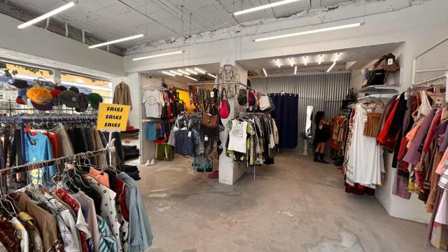 Interior de la tienda de moda vintage Wonder.