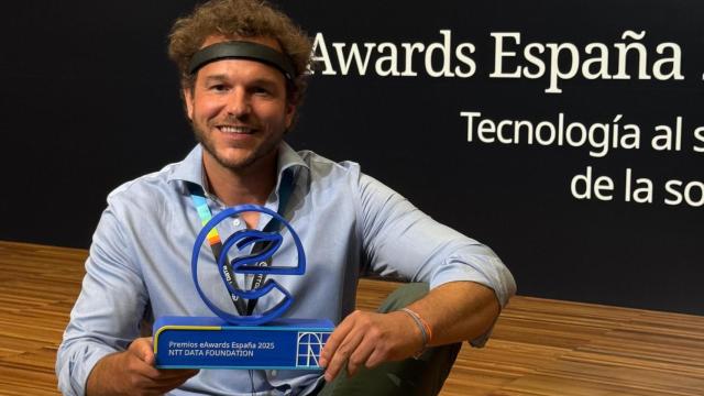 Carlos Pelayo, el joven emprendedor que ha ganado el premio eAwards España al proyecto tecnológico más innovador de 2025. EE