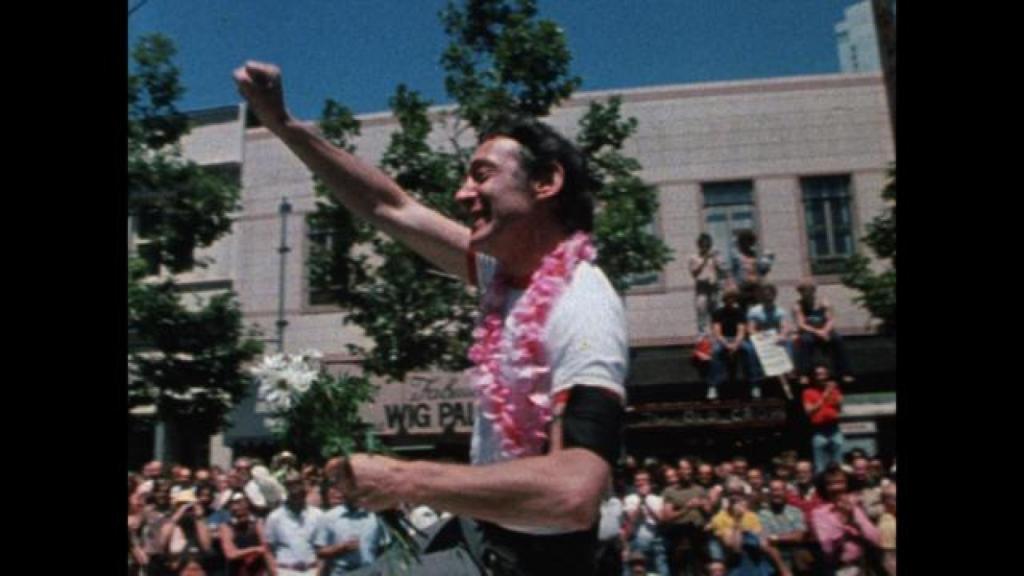 Harvey Milk en el desfile del Orgullo de San Francisco 1978, en el documental 'The Times of Harvey Milk'. Foto: Filmin / Telling Pictures