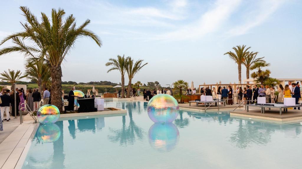 Una de las piscinas del Fairmont La Hacienda.