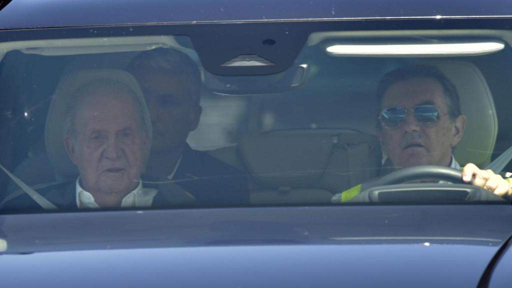 Juan Carlos I llegando al aeropuerto de Vigo.