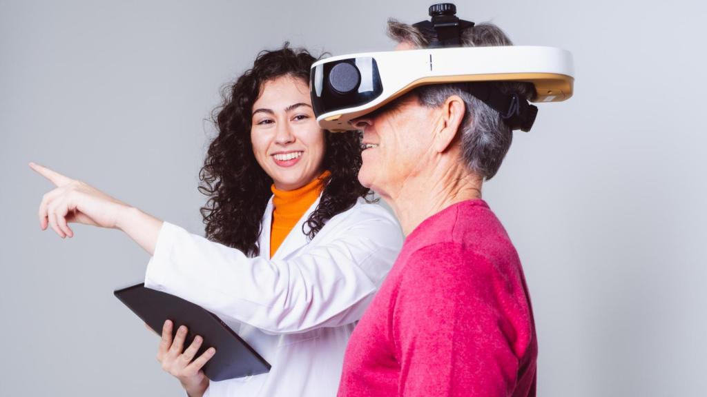 El simulador visual prequirúrgico de 2EyesVision utiliza una lente fluida programable para ofrecer una experiencia de visión real, en tiempo real.