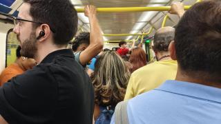 Viajeros entre semana de la línea 5 de Madrid.