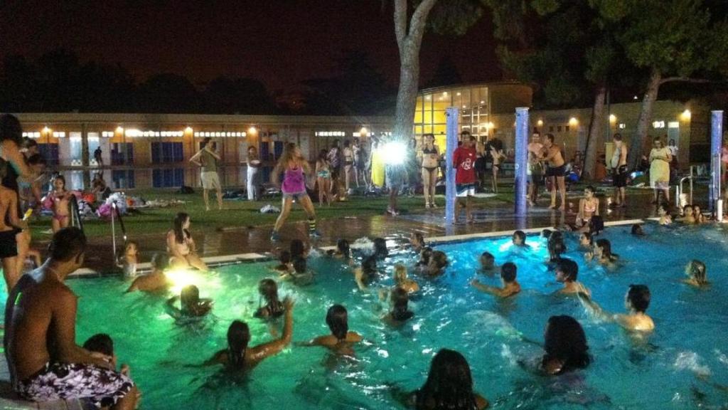 Baño nocturno Piscina Parque del Oeste. Aquaval