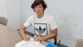 Jairo Noriega, en 2021 en la firma de su primer contrato con el Dépor.