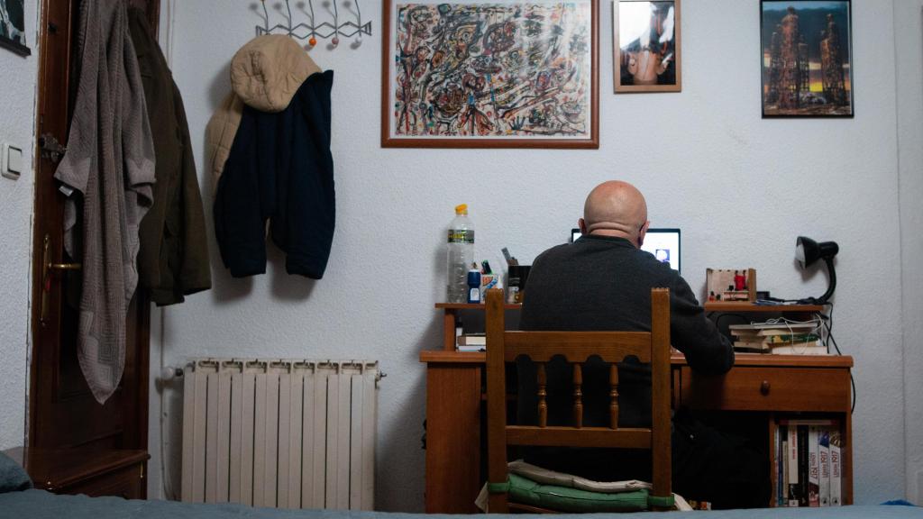 Miguel Campos, uno de los entrevistados, en su escritorio.