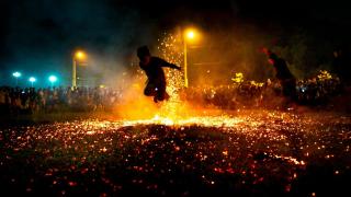 Ferrol enciende la noche mágica de San Xoán con hogueras, música y rituales ancestrales