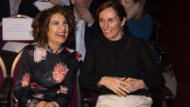 María Jesús Montero, vicepresidenta primera y ministra de Hacienda, y Mónica García, ministra de Sanidad.
