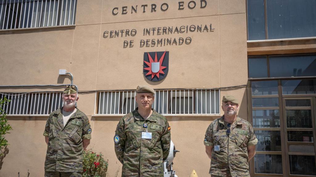 El teniente coronel Francisco Aguado, el teniente coronel Roberto Martínez Moneo y el comandante Jesús Javier Cuenca de Haro.