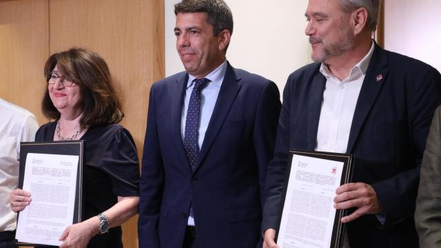 Carlos Mazón, junto a la rectora de la UA, Amparo Navarro y al rector de la UMH, Juan José Ruiz.