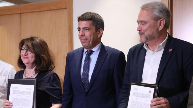 Carlos Mazón, junto a la rectora de la UA, Amparo Navarro y al rector de la UMH, Juan José Ruiz.
