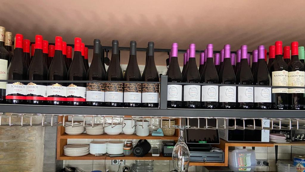 Botellas listas para la apertura.