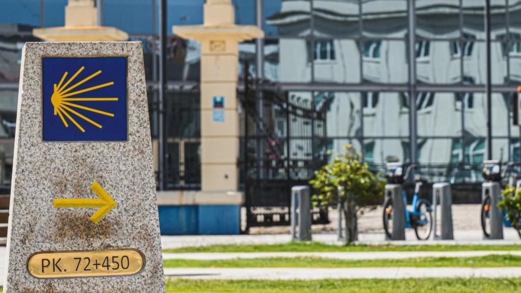 Una señal del Camino de Santiago en A Coruña.