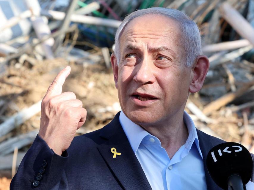 El primer ministro de Israel, Benjamin Netanyahu, hace una declaración durante una visita a las instalaciones del Instituto Weizmann de Ciencia, que fue alcanzado por una descarga de misiles iraníes, en la ciudad central de Rehovot, Israel, 20 de junio de 2025.