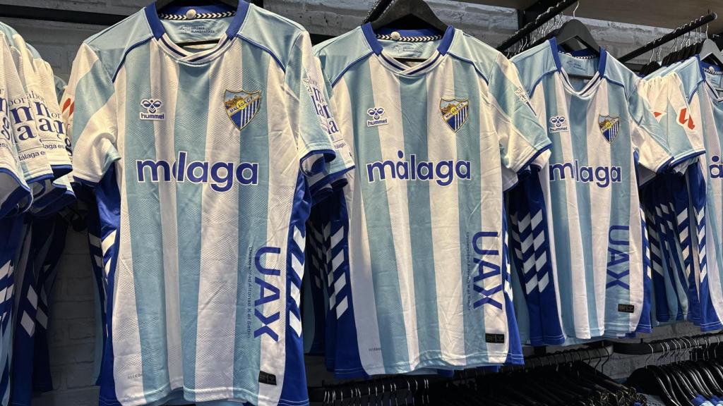 Así es la nueva camiseta del Málaga CF para la temporada 2025-2026: más cara y con guiños a otra época