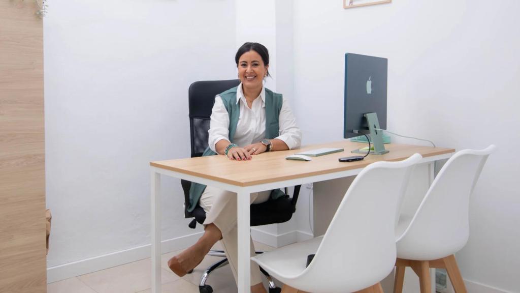 La psicóloga sanitaria infantojuvenil, Anabel Sánchez Gómez, en su clínica.