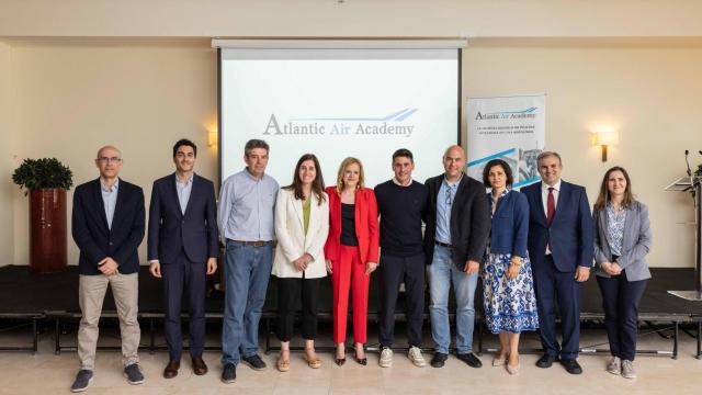 Autoridades en el evento de prensentación de Atlantic Air Solutions.