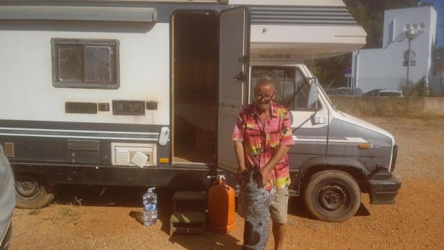 Manolo Morilla Adán está jubilado y no puede pagarse un alquiler en Ibiza.