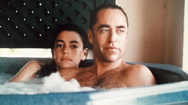 Claudia Ula, hija de Raquel Revuelta, ha compartido fotos junto a su padre en sus redes sociales.