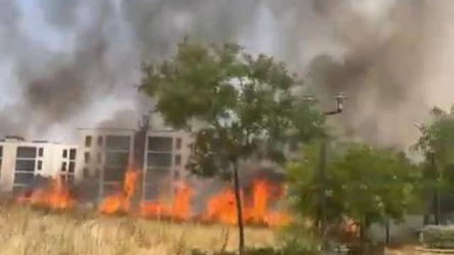 El incendio en el barrio de Espartales, en Alcalá de Henares (Madrid).