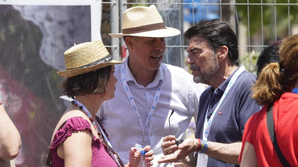 Leire Pajín y Rubén Alfaro con Luis Barcala.