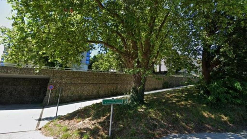 Acceso a la calle de la vivienda afectada.