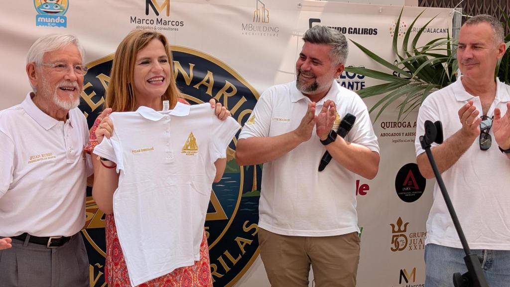Juan Rubio, Pilar Bernabé, Luis Marco y Francisco García-Almenta en la entrega del polo de honor este viernes..