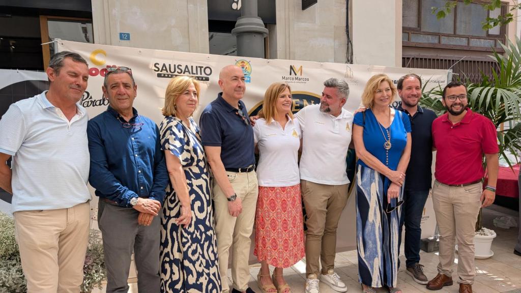 Luis Marco y diferentes representantes del PSOE, entre ellos Bernabé y Alejandro Soler.