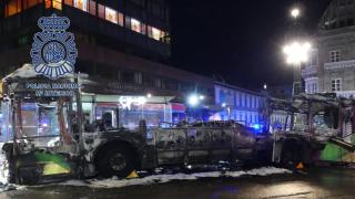 Imagen del autobús calcinado.