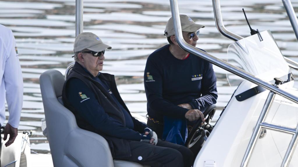 El rey Juan Carlos, en las regatas de Sanxenxo, el domingo 22 de junio.