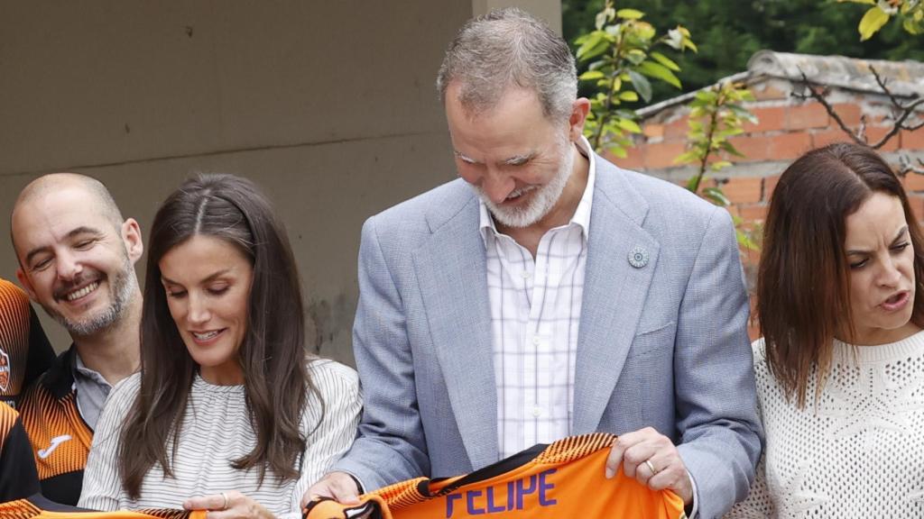 Los reyes Felipe y Letizia, en su visita al Concello de Burela, en Lugo, el pasado martes, 17 de junio.