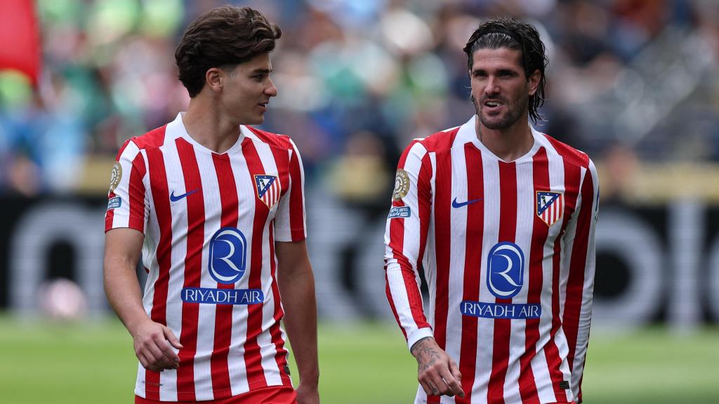 Julián Álvarez y Rodrigo De Paul, durante el partido contra el Seattle Sounders del Mundial de Clubes.