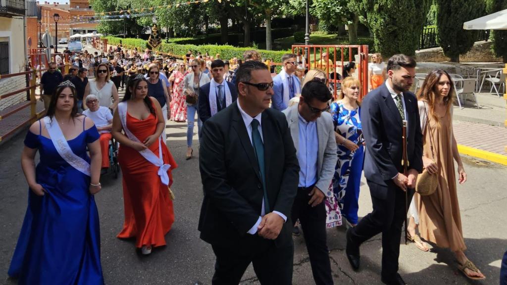 Procesión por Zaratán con el alcalde, Roberto Migallón