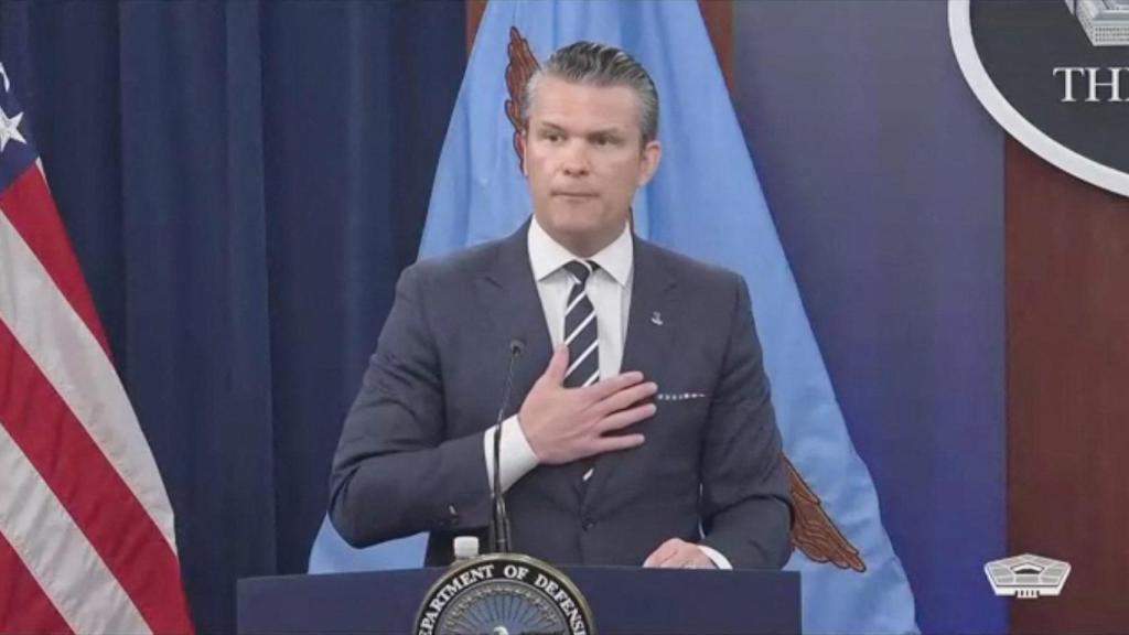 Pete Hegseth, secretario de Defensa de EEUU, durante la comparecencia