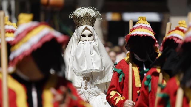 Momento de la Cabalgata del Convite del Corpus, este domingo en Valencia. EFE/ Ana Escobar