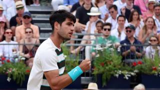 Alcaraz celebra un punto del partido ante Lehecka.