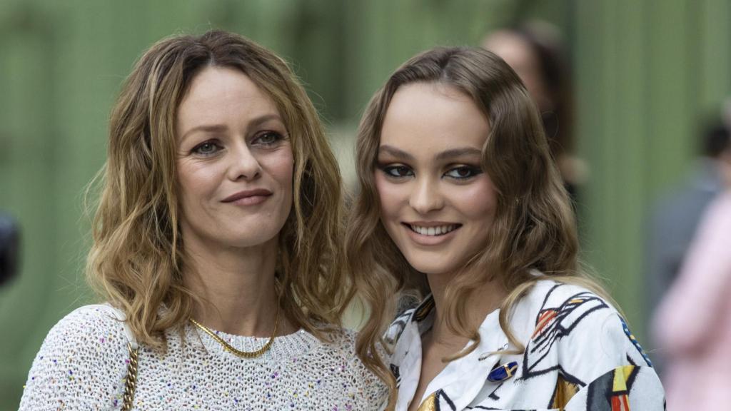 Vanessa Paradis, expareja de Johnny Depp, con su hija Lily Rose, en 2019.