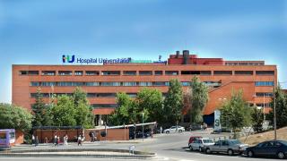 Fachada principal del Hospital Universitario de Guadalajara.